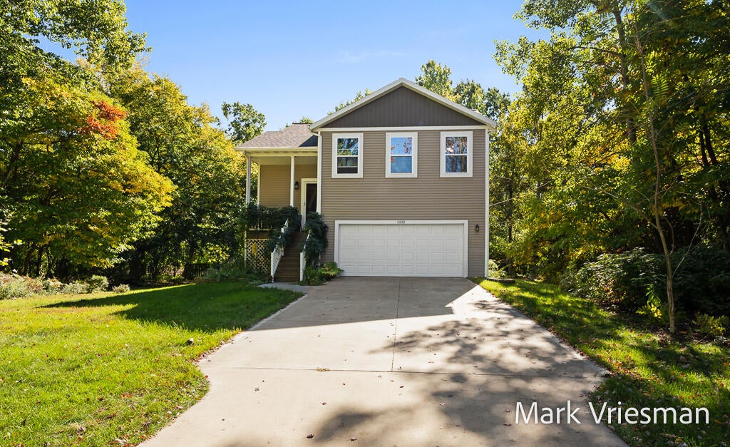 1032 W Barney Avenue