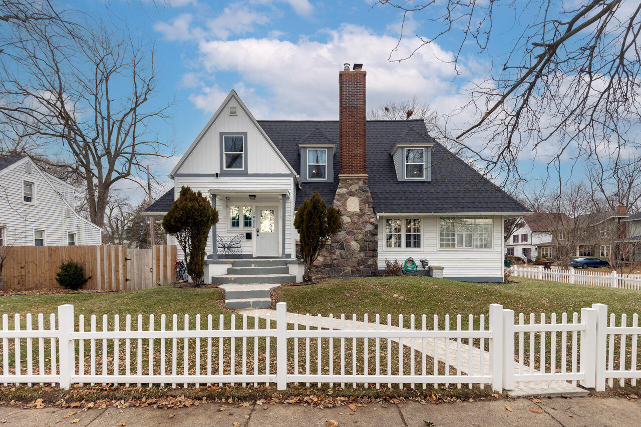 1500 W Saint Joseph Street