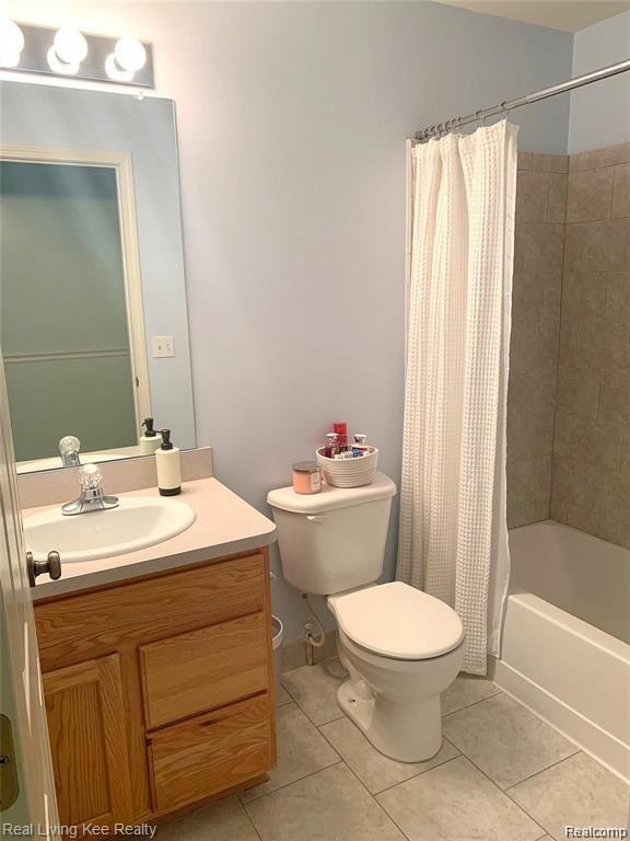 Troy City, Michigan 48084, United States, 2 Bedrooms Bedrooms, ,3 BathroomsBathrooms,Residential,Active,155462