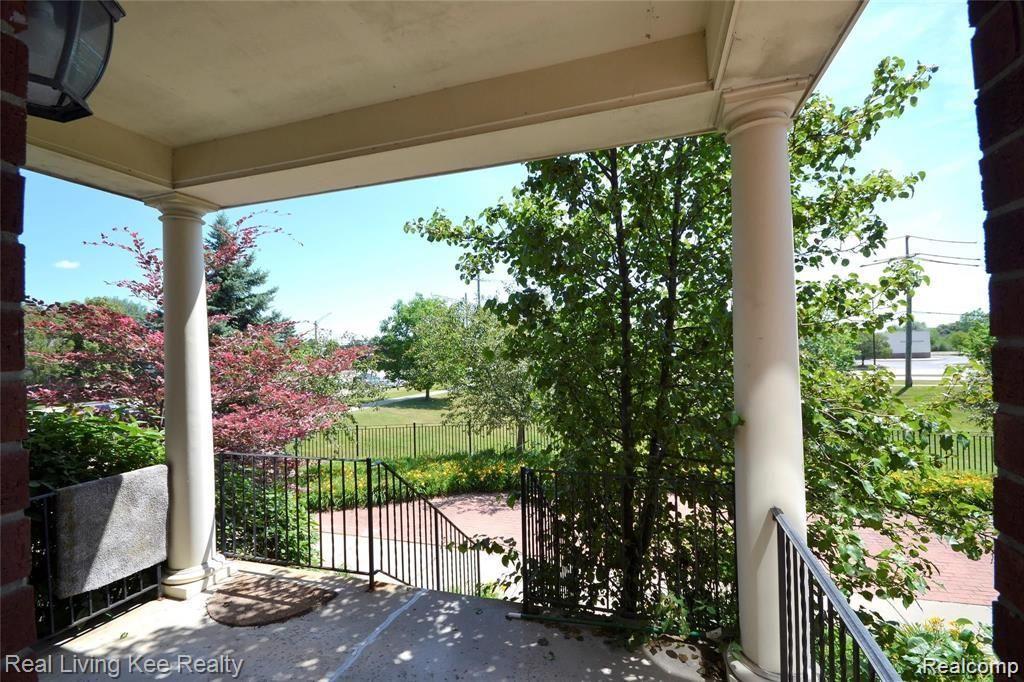 Troy City, Michigan 48084, United States, 2 Bedrooms Bedrooms, ,3 BathroomsBathrooms,Residential,Active,155462