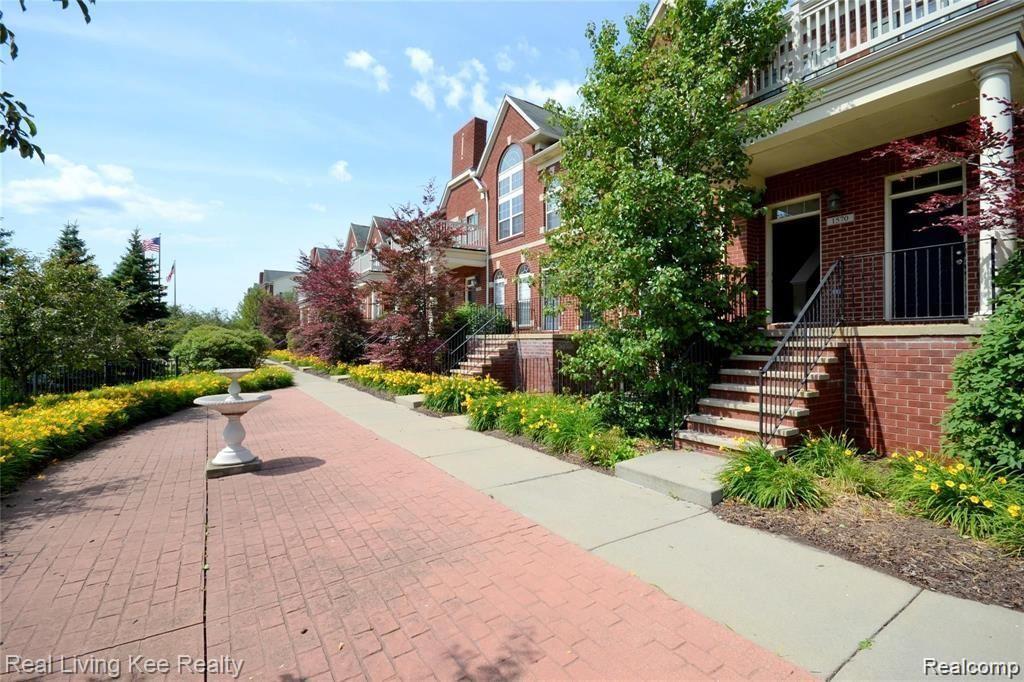 Troy City, Michigan 48084, United States, 2 Bedrooms Bedrooms, ,3 BathroomsBathrooms,Residential,Active,155462