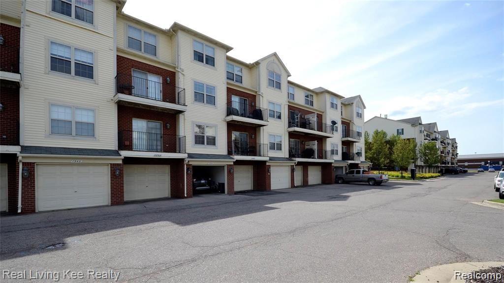 Troy City, Michigan 48084, United States, 2 Bedrooms Bedrooms, ,3 BathroomsBathrooms,Residential,Active,155462