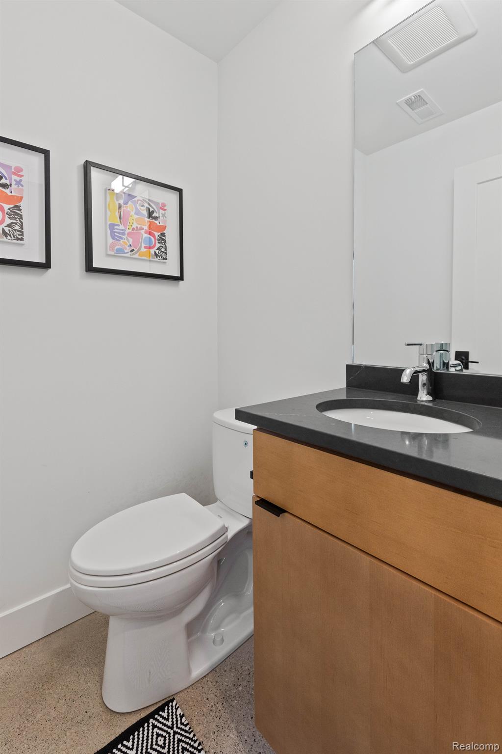 Detroit, Michigan 48208, United States, 2 Bedrooms Bedrooms, ,3 BathroomsBathrooms,Residential,Active,31568