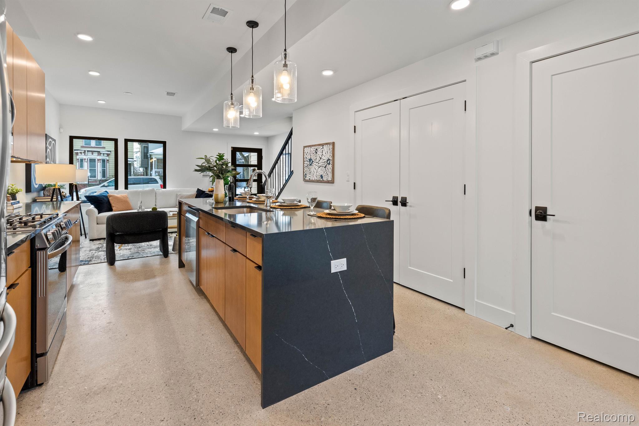 Detroit, Michigan 48208, United States, 2 Bedrooms Bedrooms, ,3 BathroomsBathrooms,Residential,Active,31568