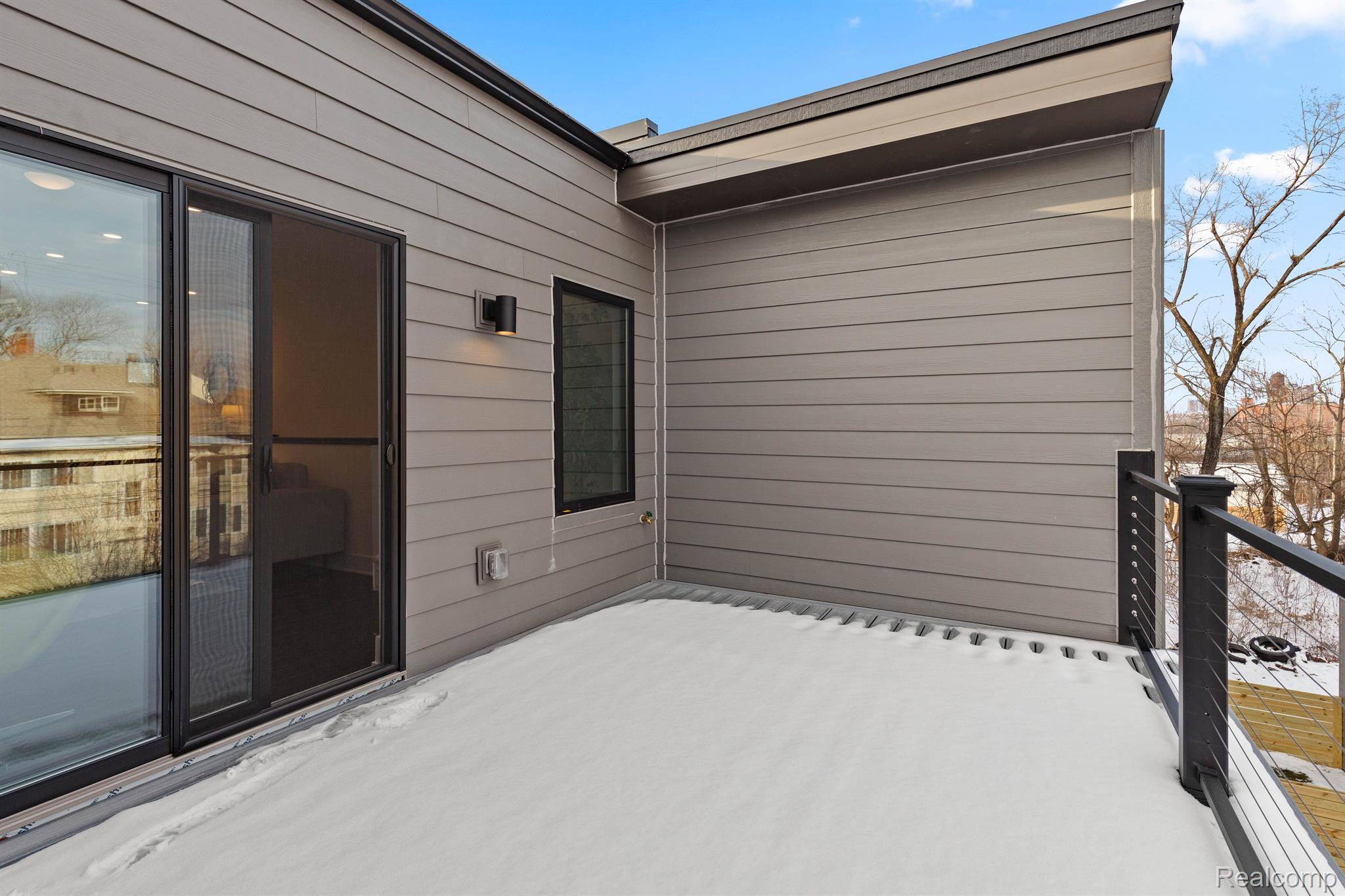 Detroit, Michigan 48208, United States, 2 Bedrooms Bedrooms, ,3 BathroomsBathrooms,Residential,Active,31568