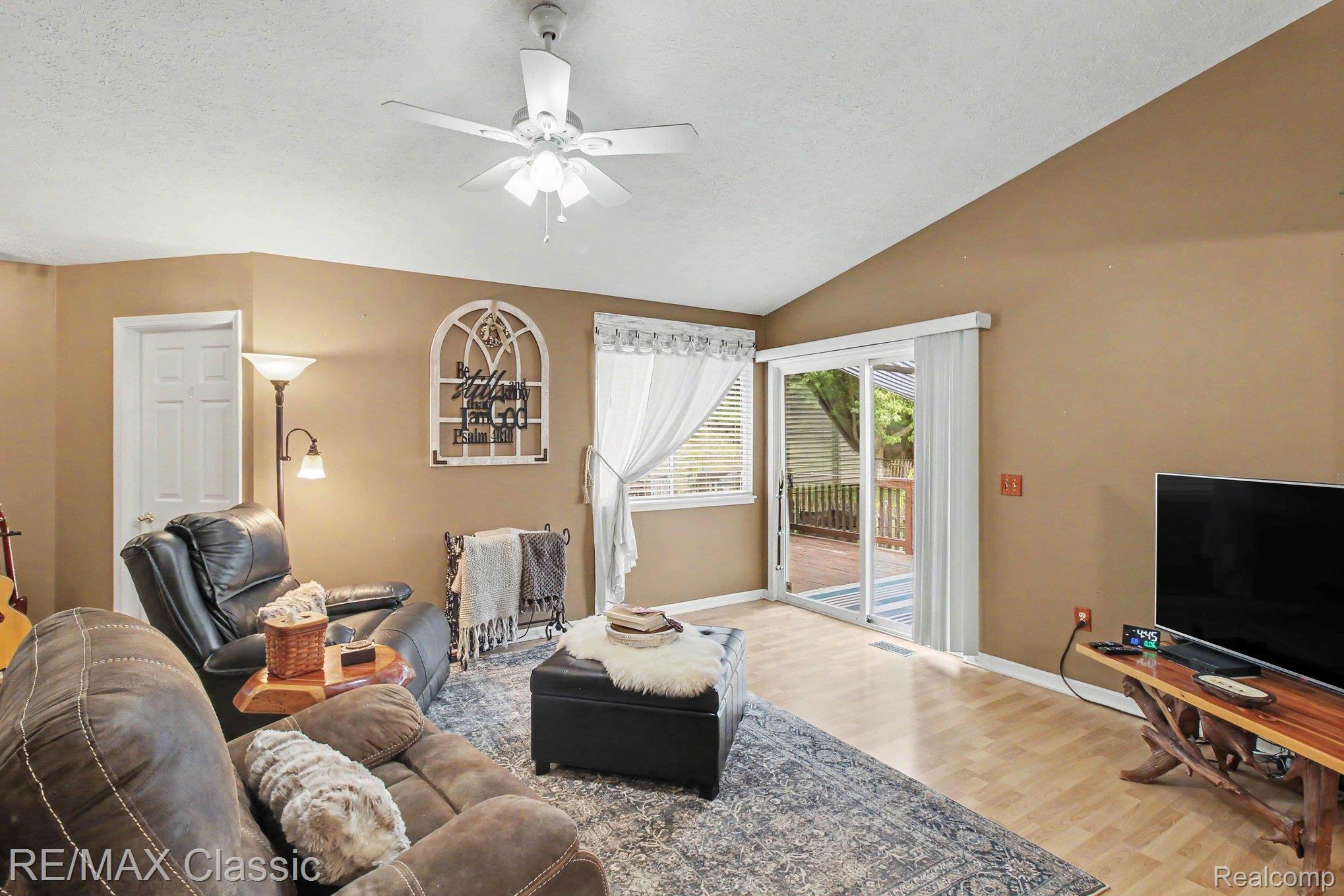 1270 Edgebrook Drive