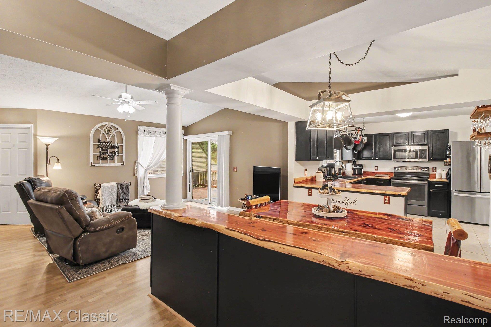 1270 Edgebrook Drive