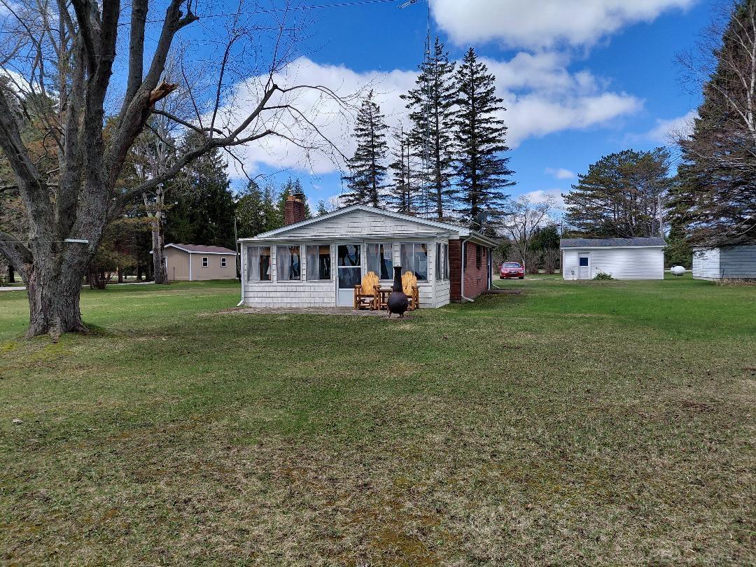 5806 N Lakeshore Road