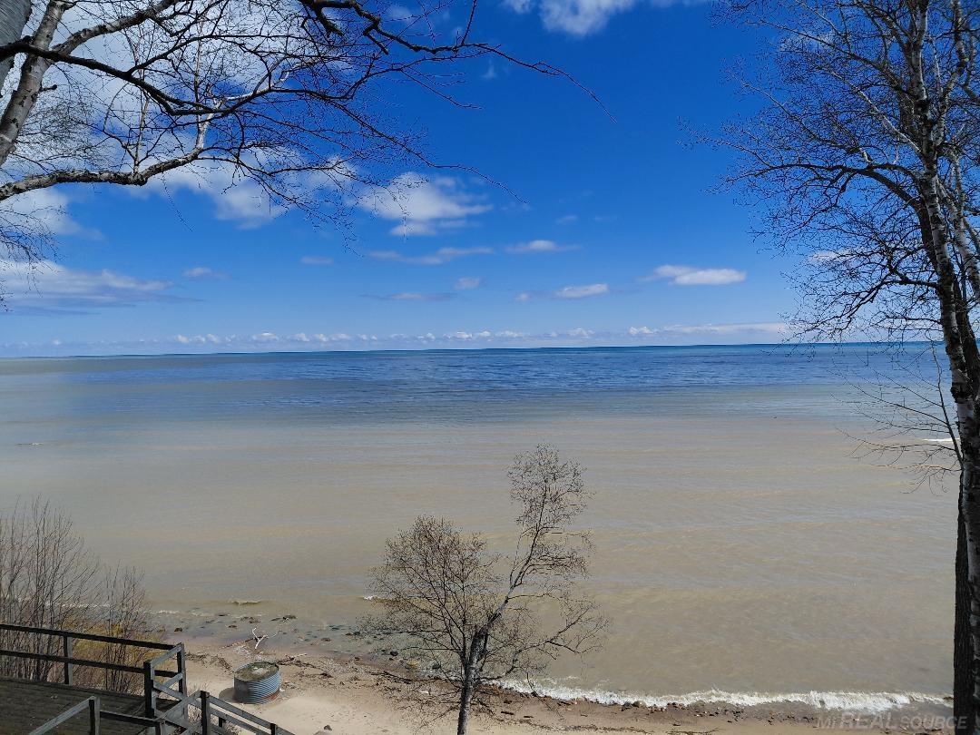 5806 N Lakeshore Road