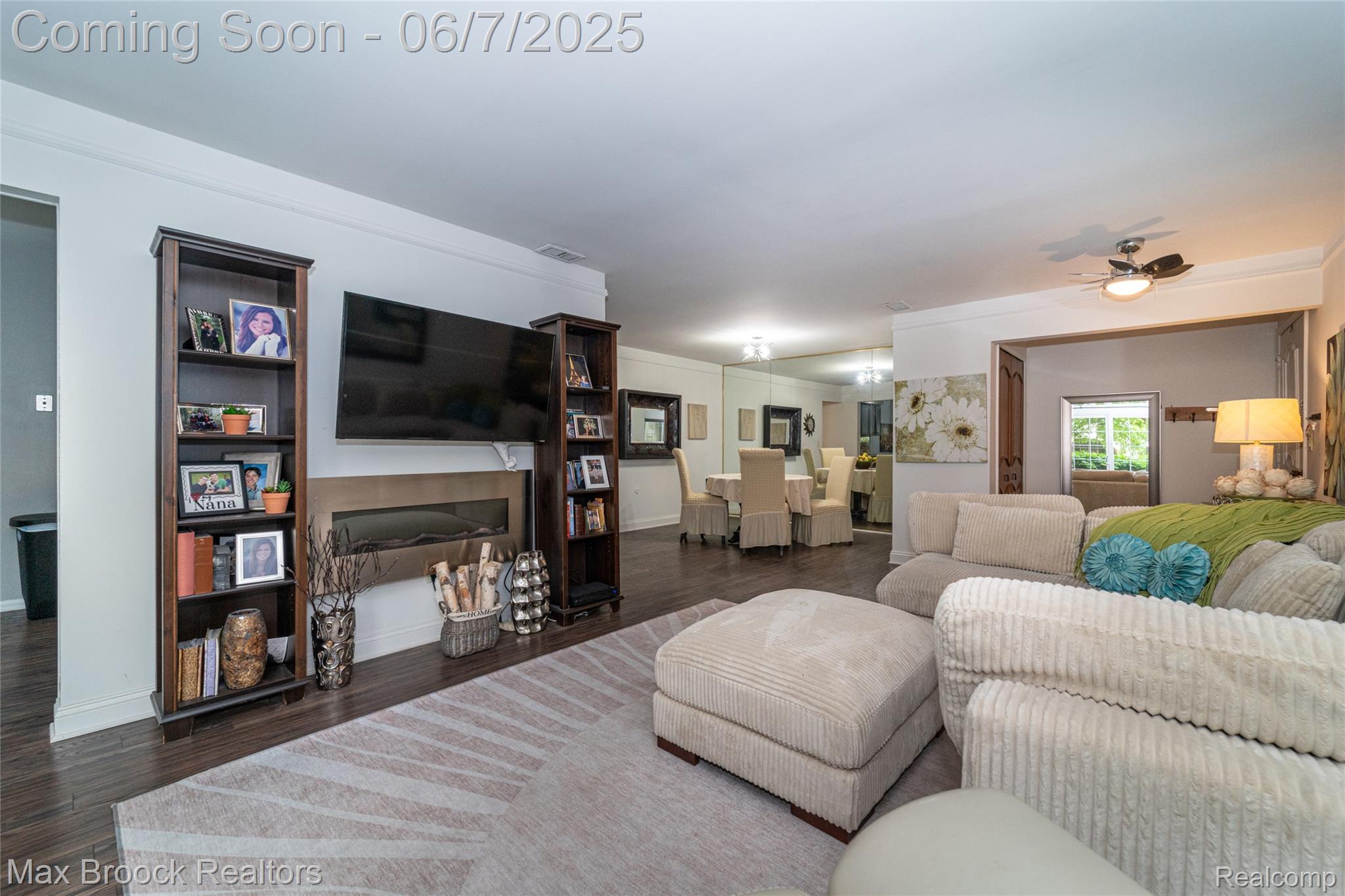 42160 Woodward Avenue 37