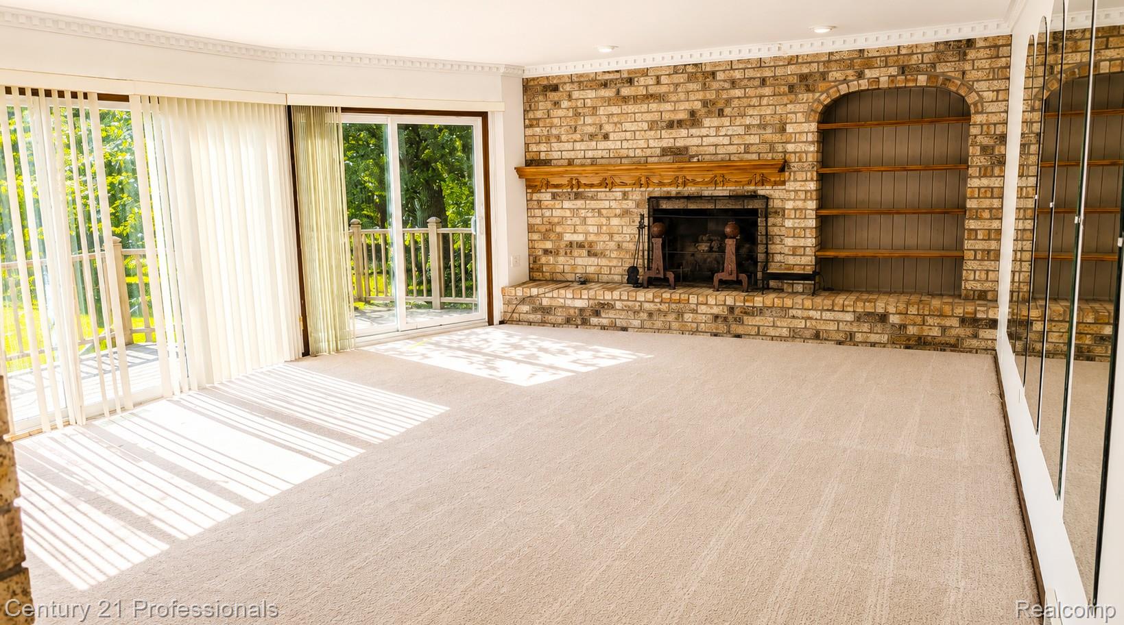 6075 Quaker Lane