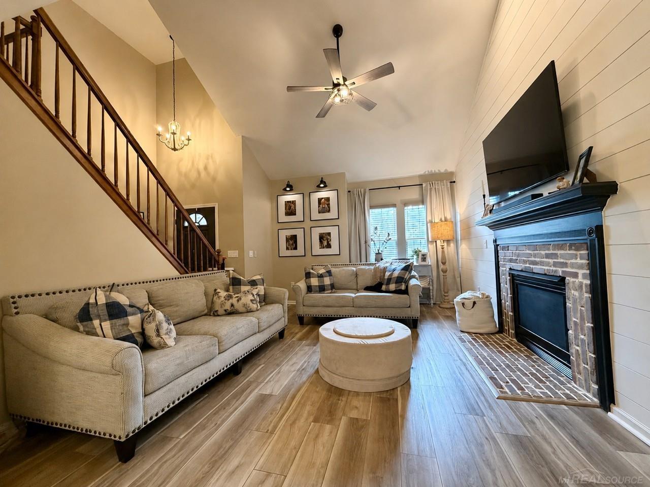 560 Thornehill Trail
