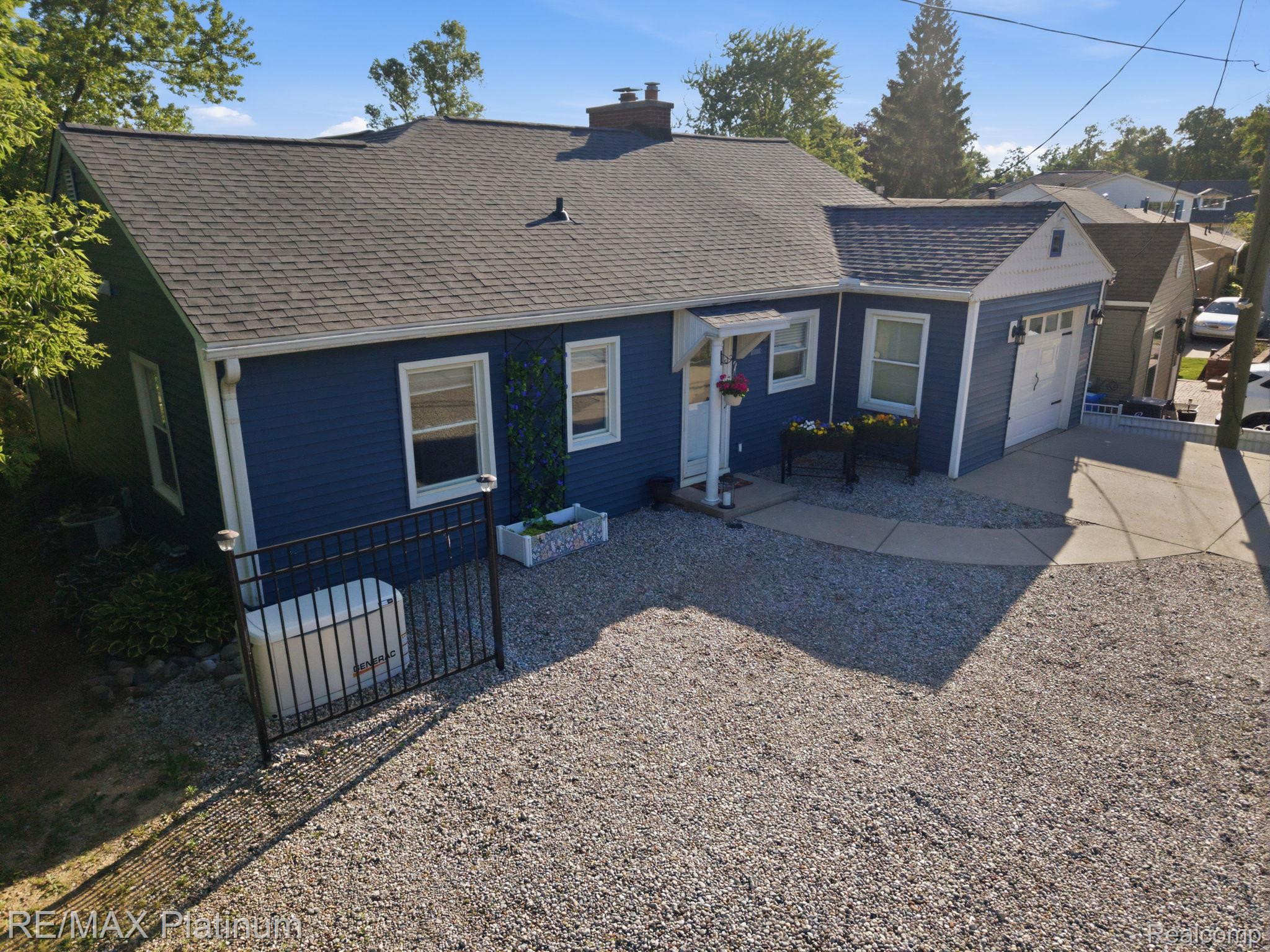 1612 S Hughes Road
