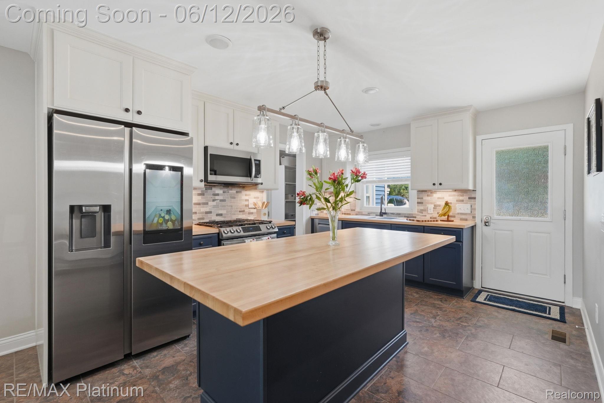 1612 S Hughes Road