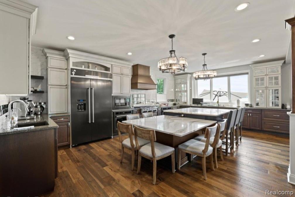 8184 Woodland Shore Drive