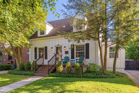 Photo of 1819 Roseland Avenue, Royal Oak City, MI 48073 (MLS # 58050224193)