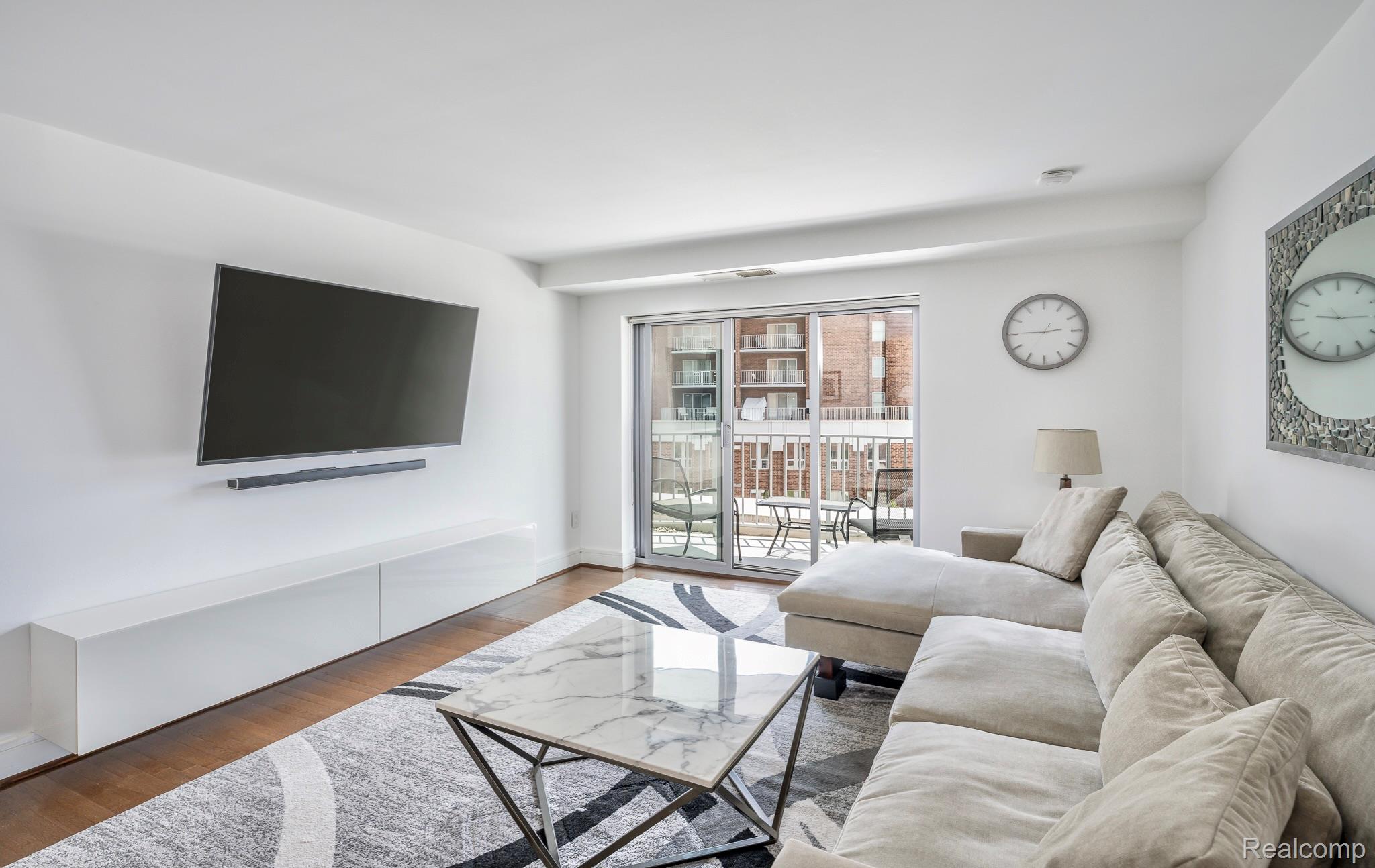 411 S Old Woodward Avenue 529