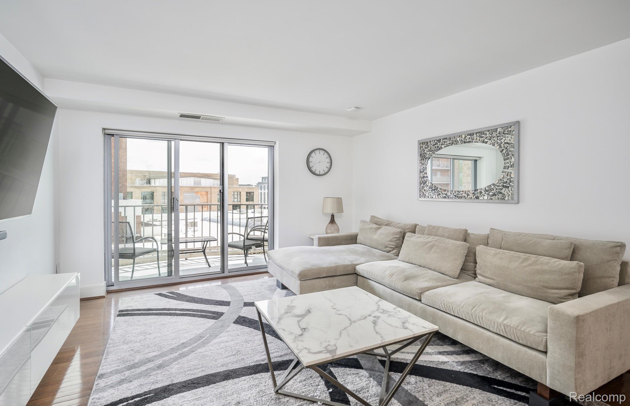 411 S Old Woodward Avenue 529