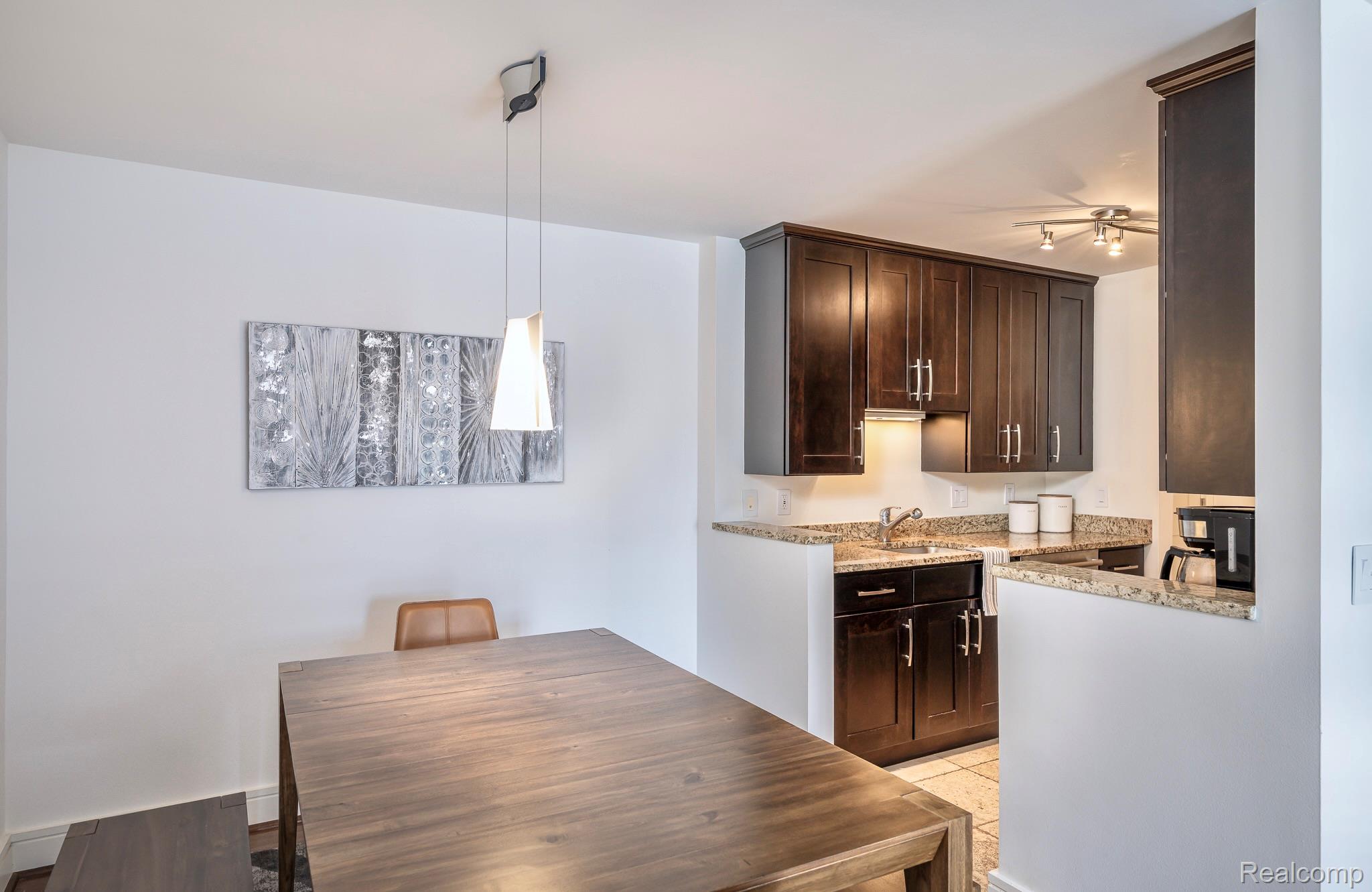 411 S Old Woodward Avenue 529