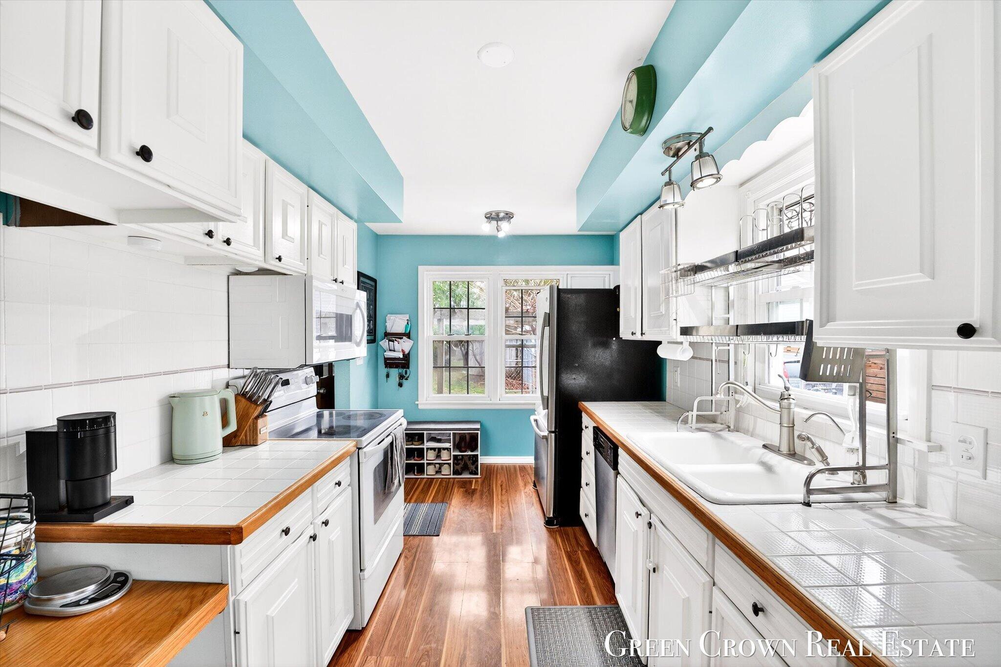 2710 Fuller Avenue NE