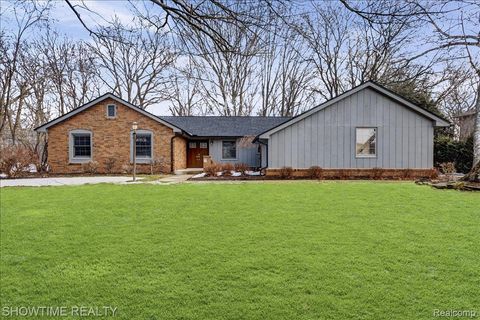 Photo of 5688 Tequesta Court, West Bloomfield Charter Township, MI 48323 (MLS # 20261010253)