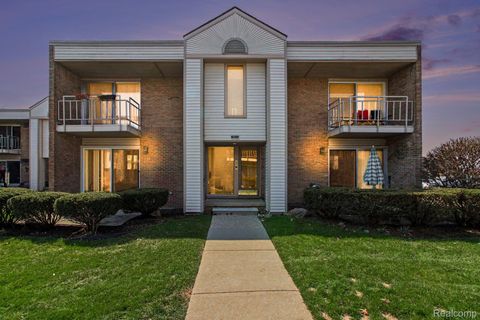 1611 Cass Lake RD Road C Keego Harbor City MI 48320