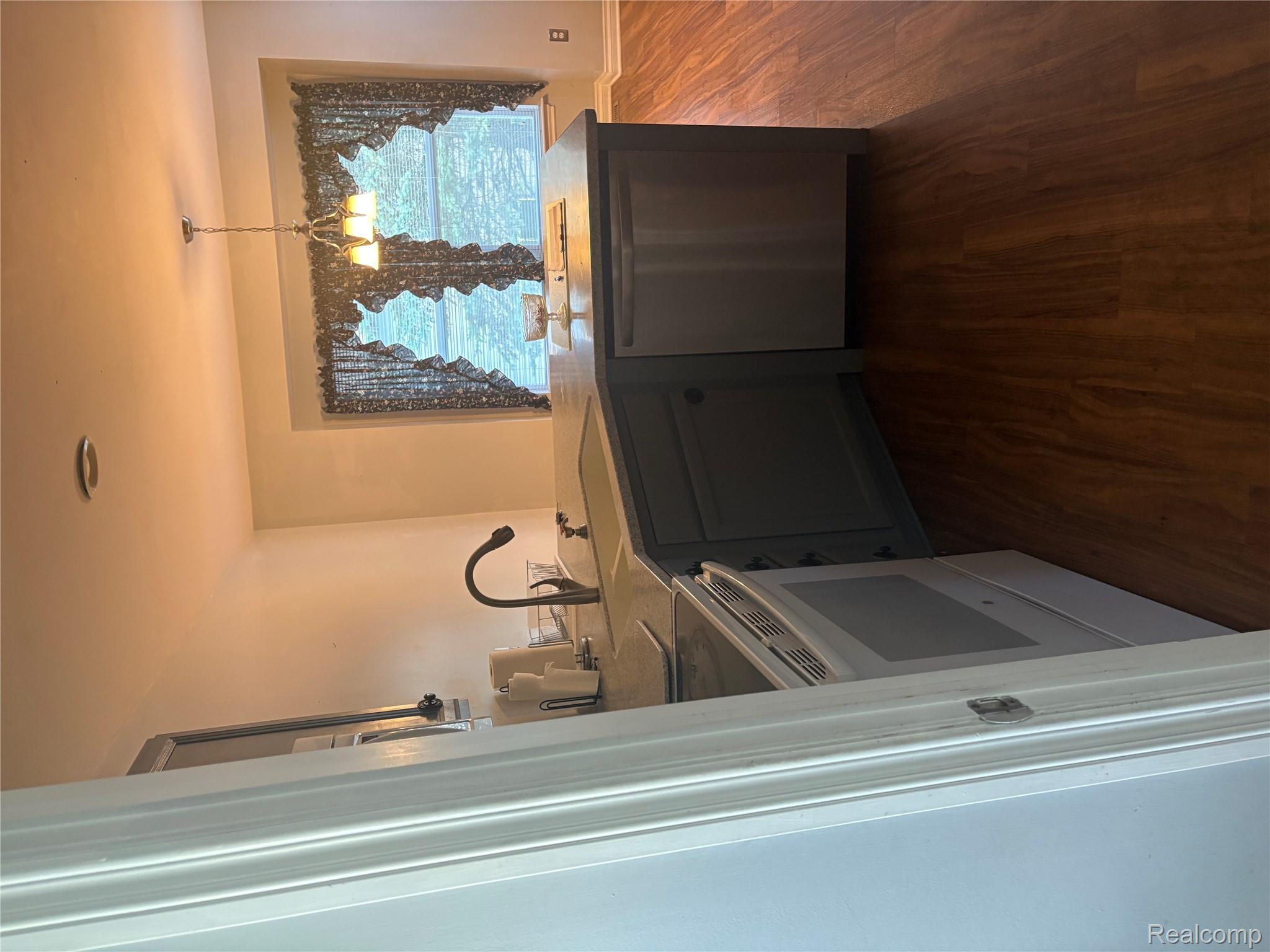 1130 Creekside Court