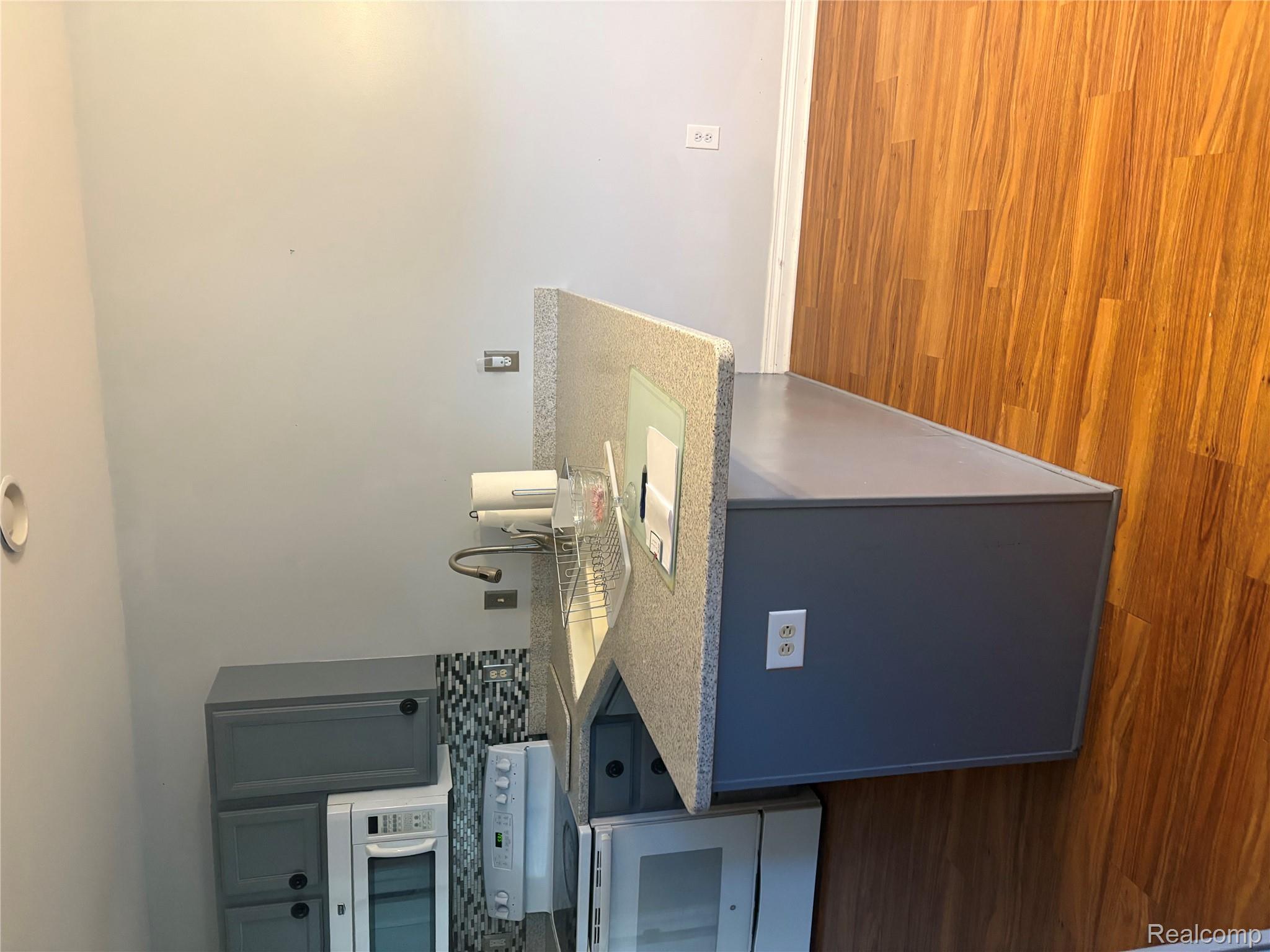 1130 Creekside Court