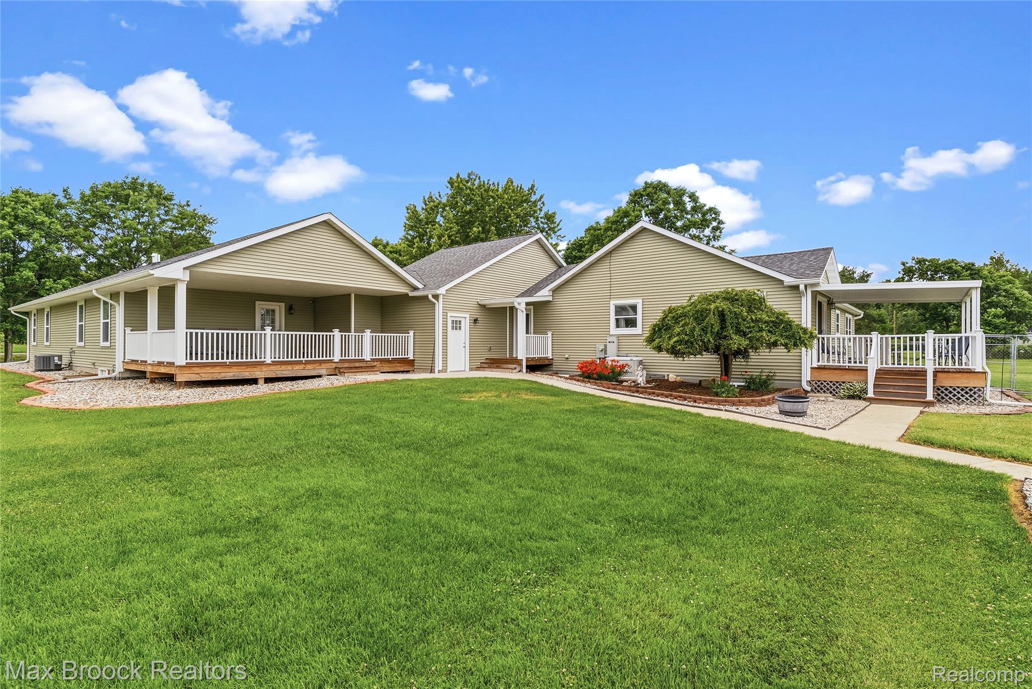 2566 N 5 Mile Road