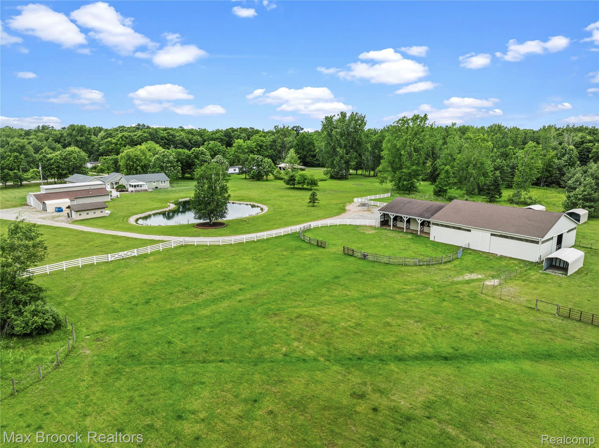 2566 N 5 Mile Road