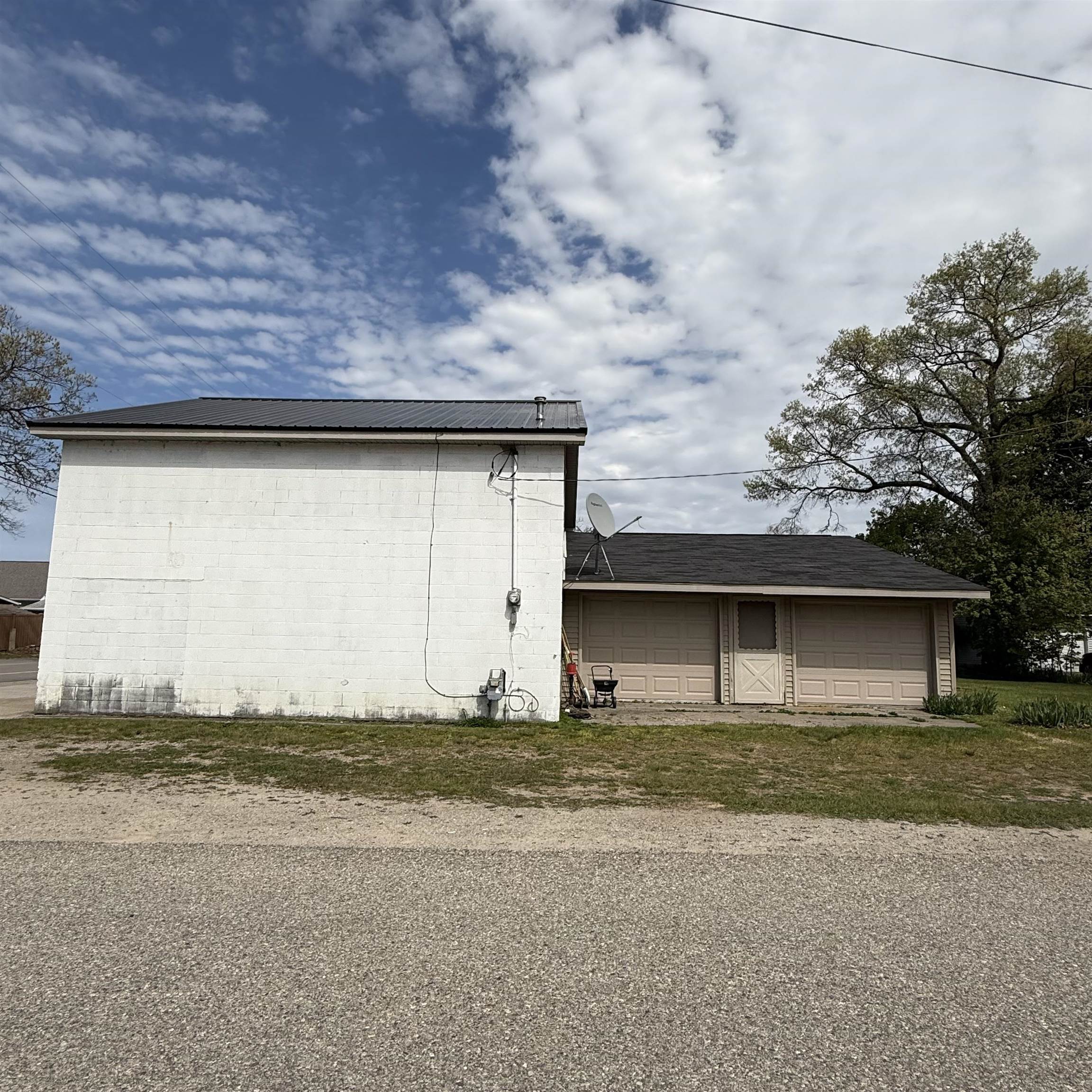 3953 Saginaw