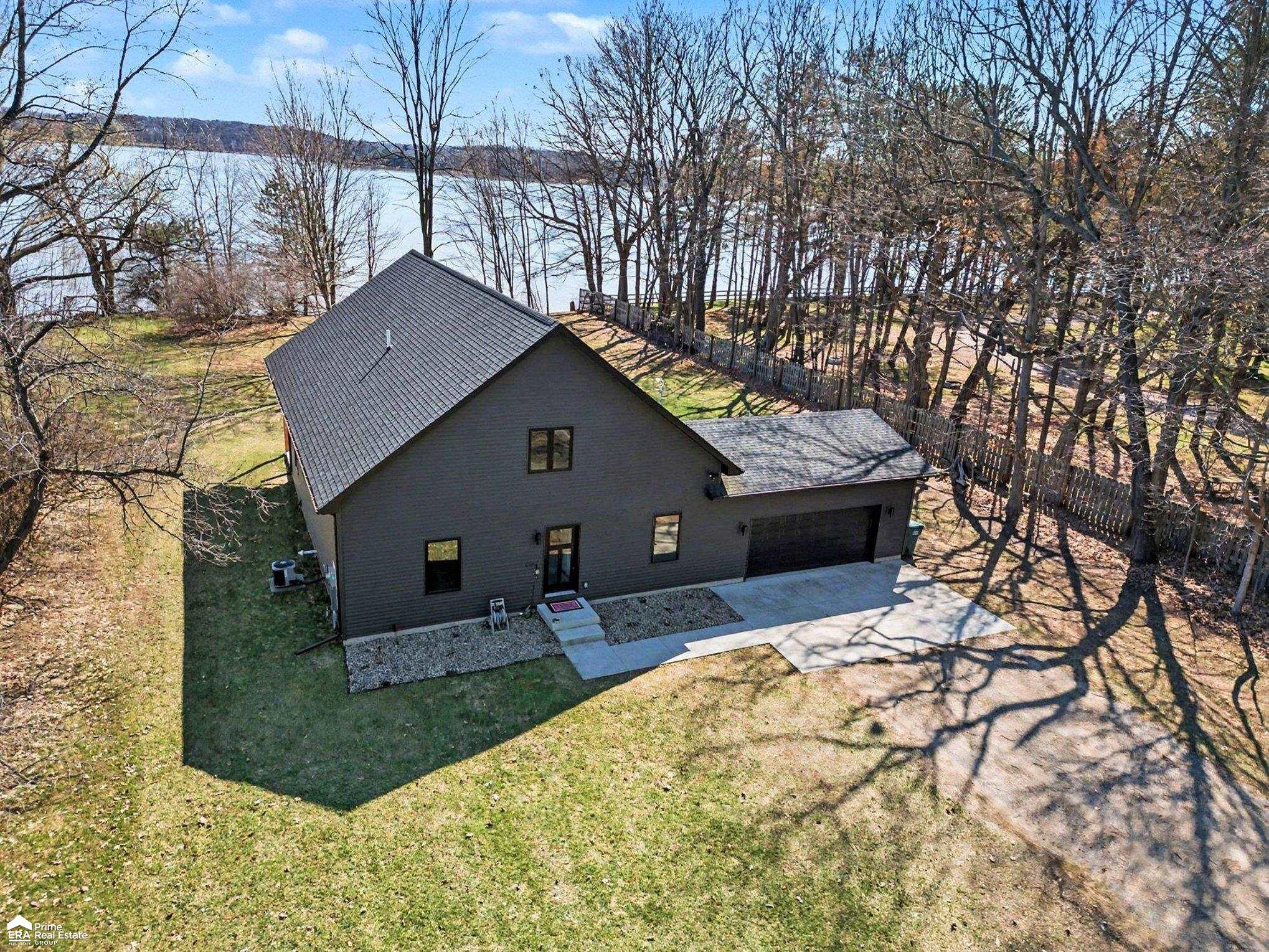 5881 Lake Crest Drive