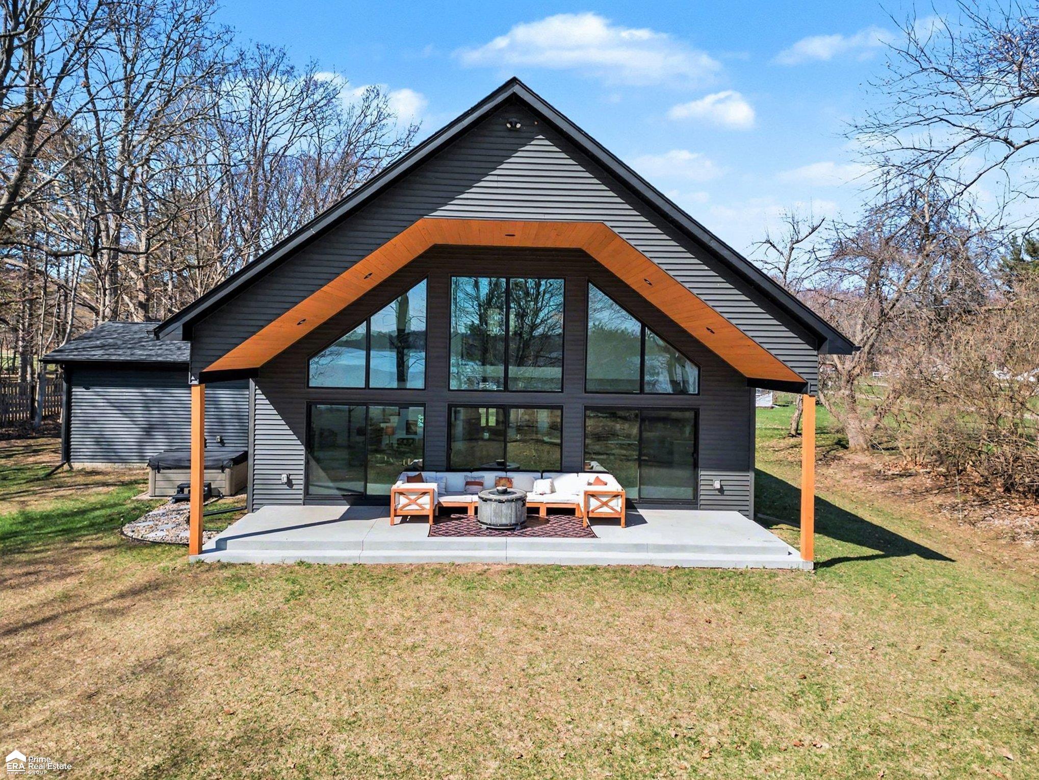 5881 Lake Crest Drive