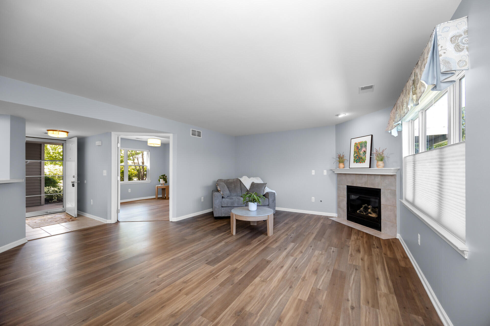 717 Fieldstone Circle W