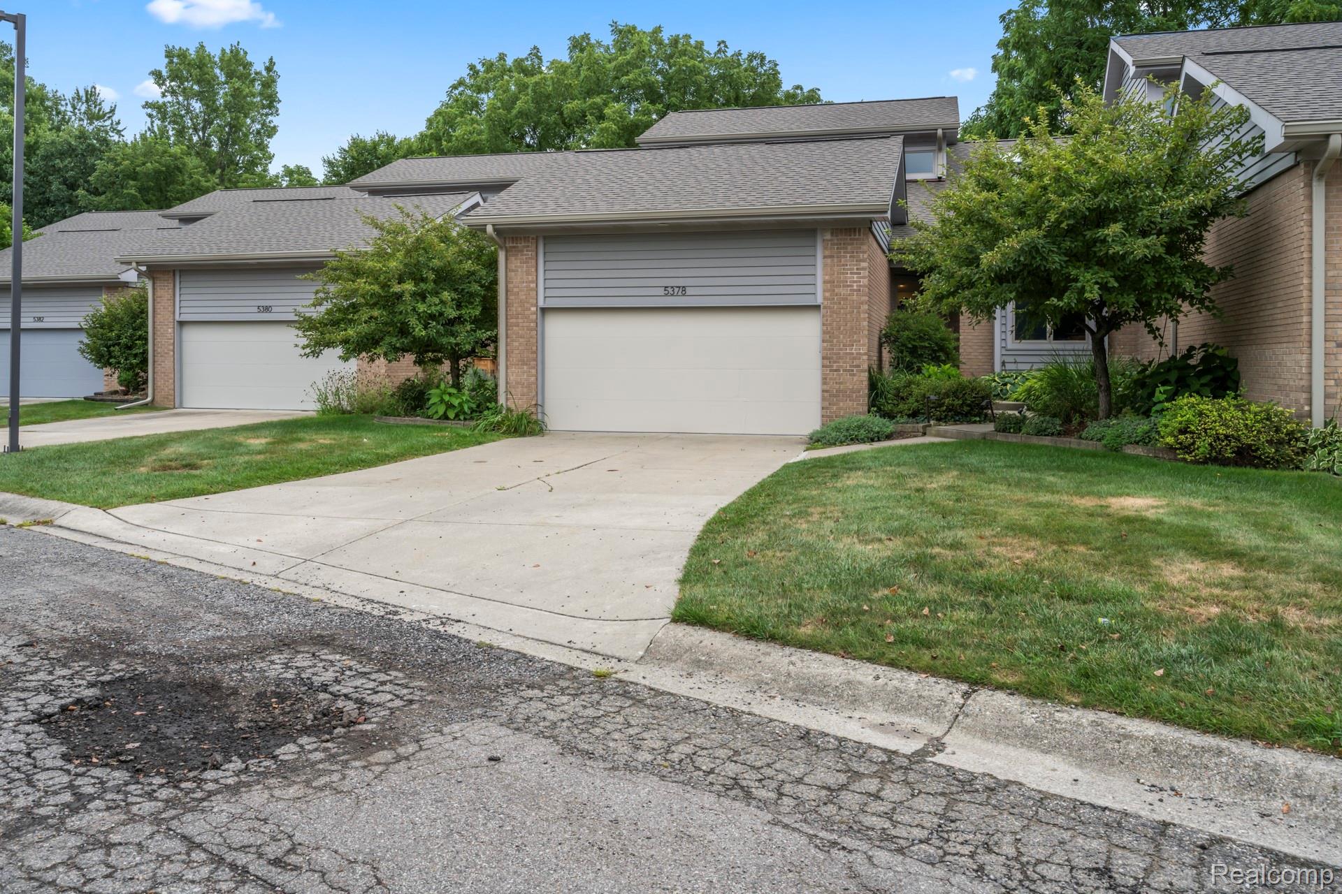 5378 Warwick Trail