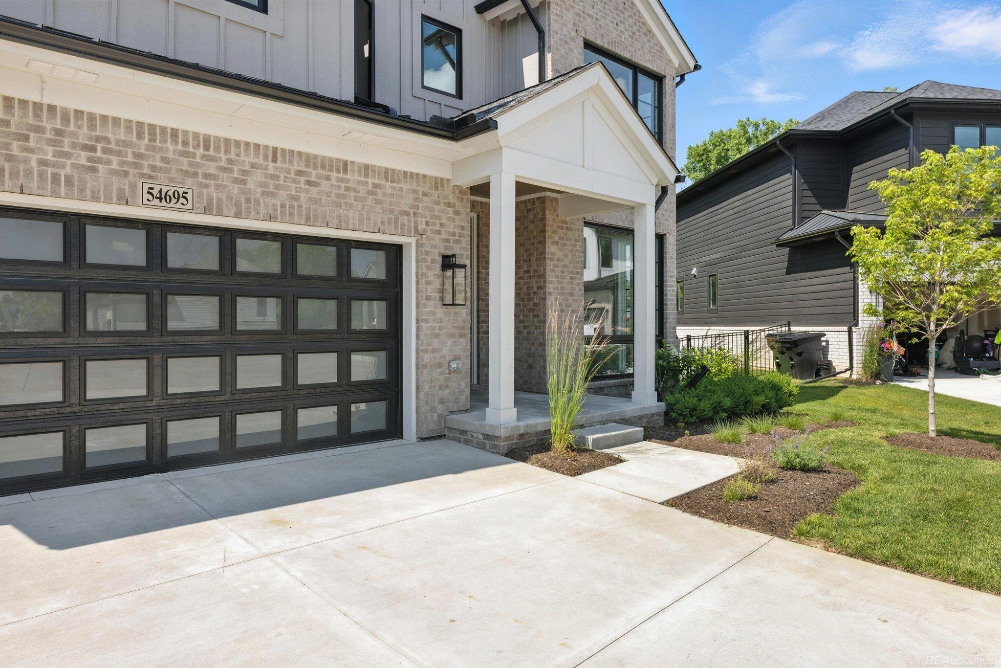 54695 Camden Court