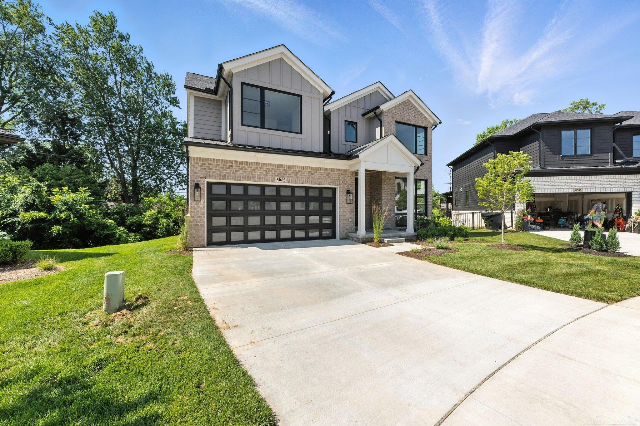 54695 Camden Court