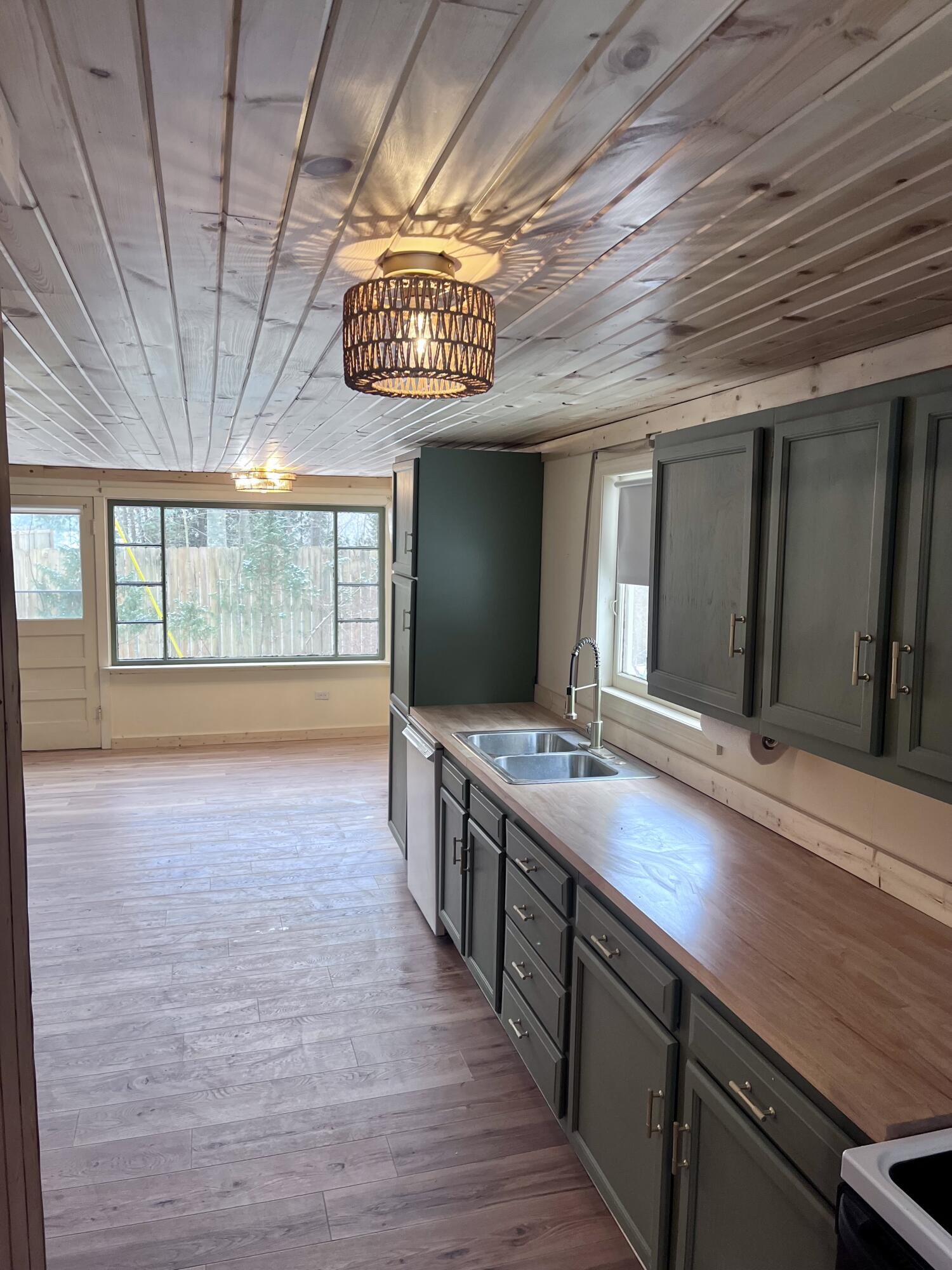 1478 E Gardner Avenue