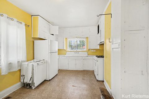 Tiny photo for 220 Hamilton Avenue, Bangor City, MI 49013 (MLS # 71026025922)