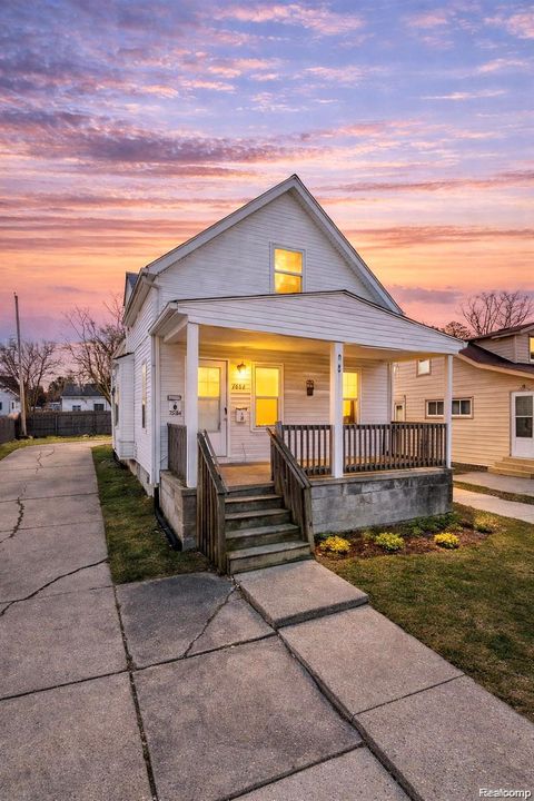 7068 Ford Avenue Warren City MI 48091