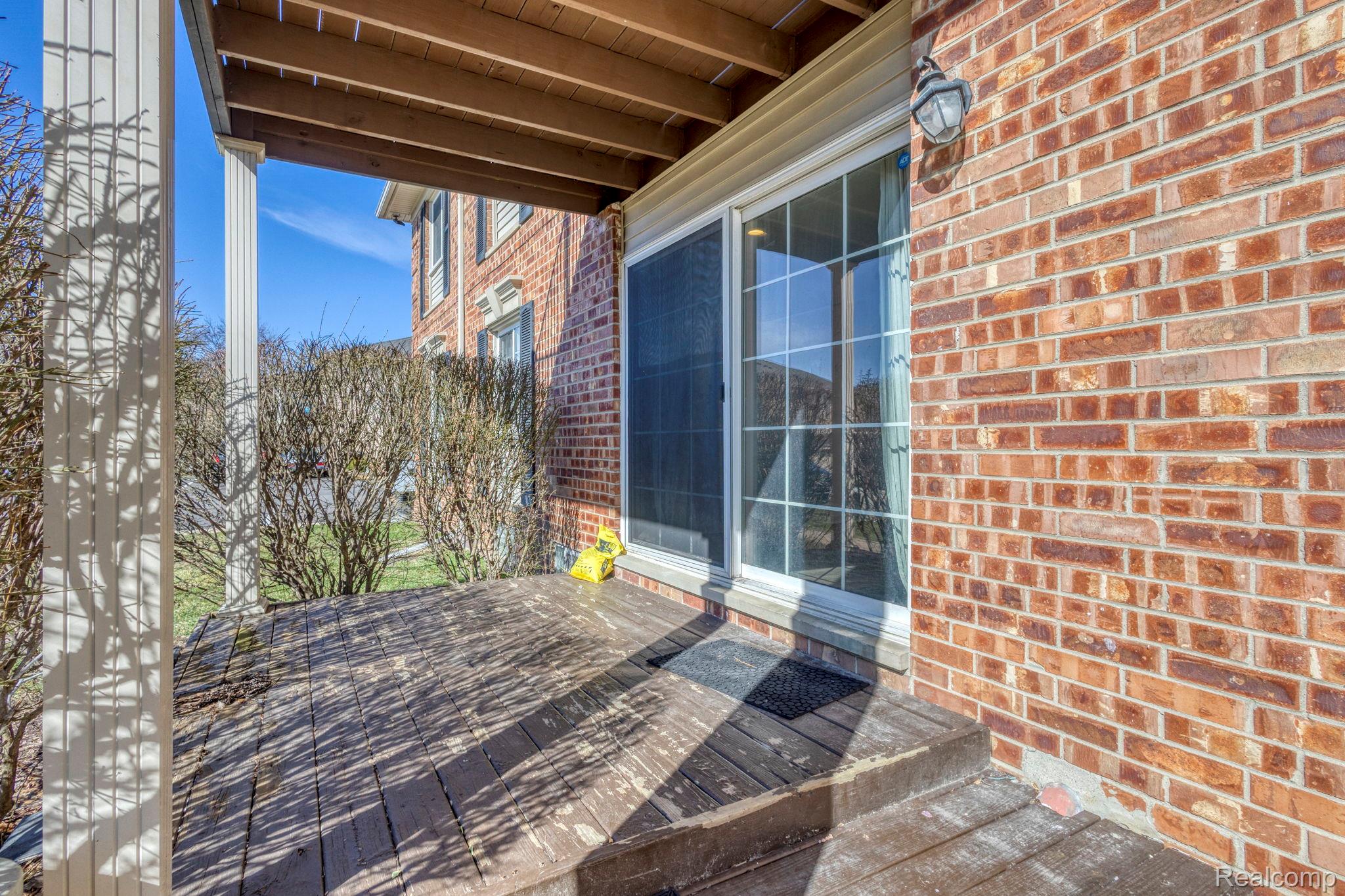 6121 Orchard Lake Road 102