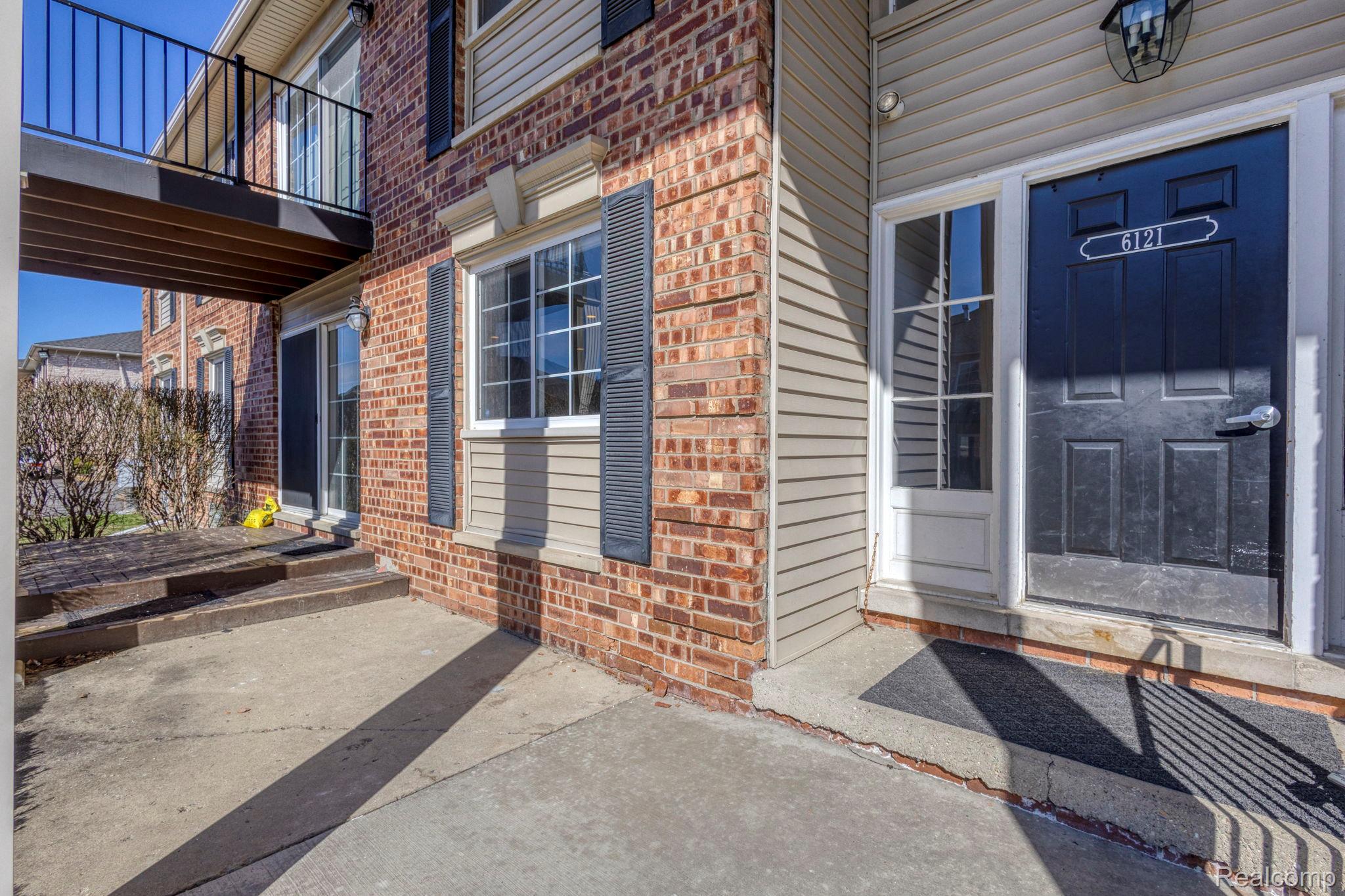 6121 Orchard Lake Road 102