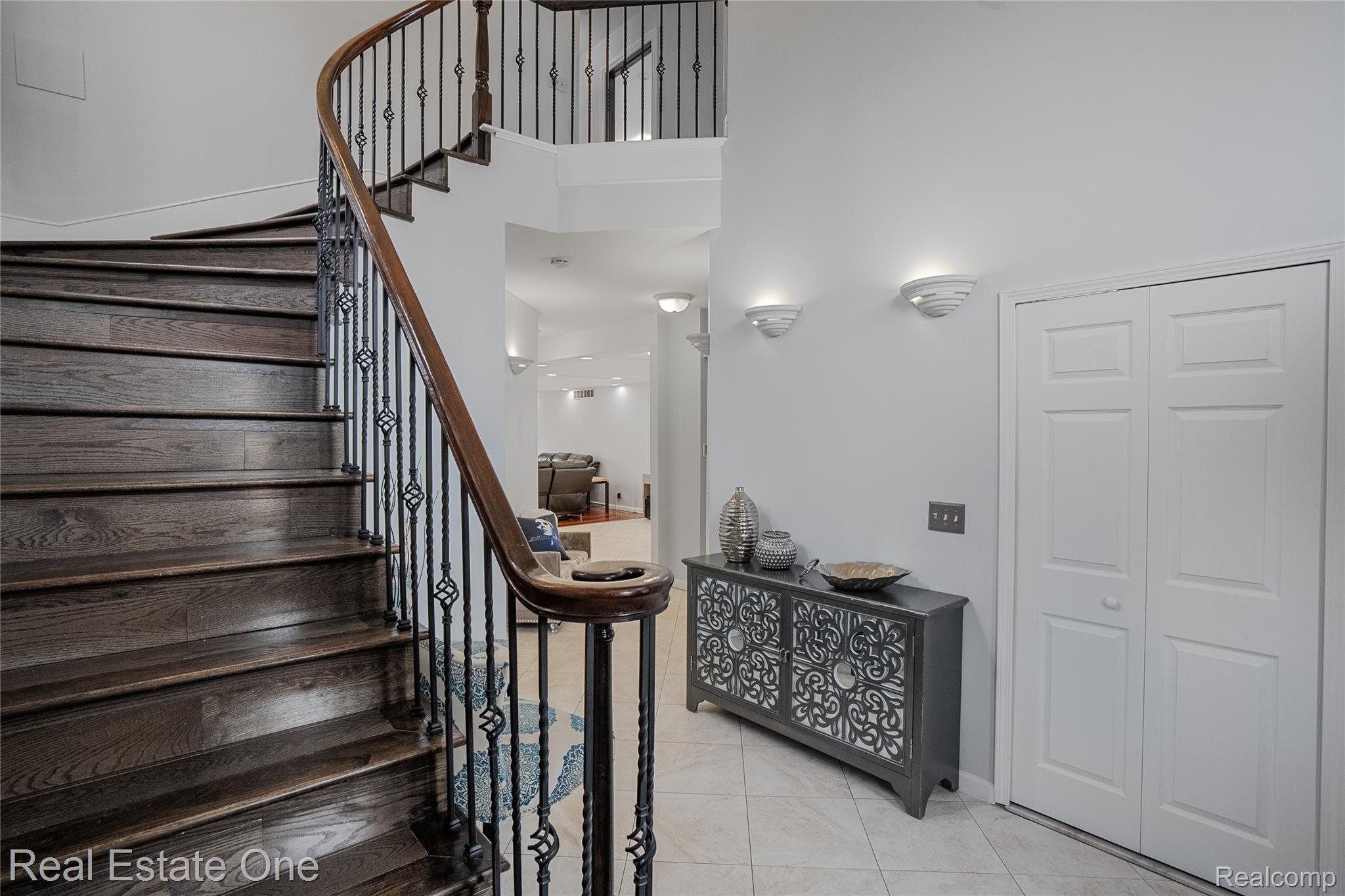 6067 N Vernon Street