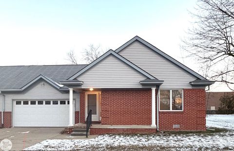 326 Heritage Way Algonac City MI 48001