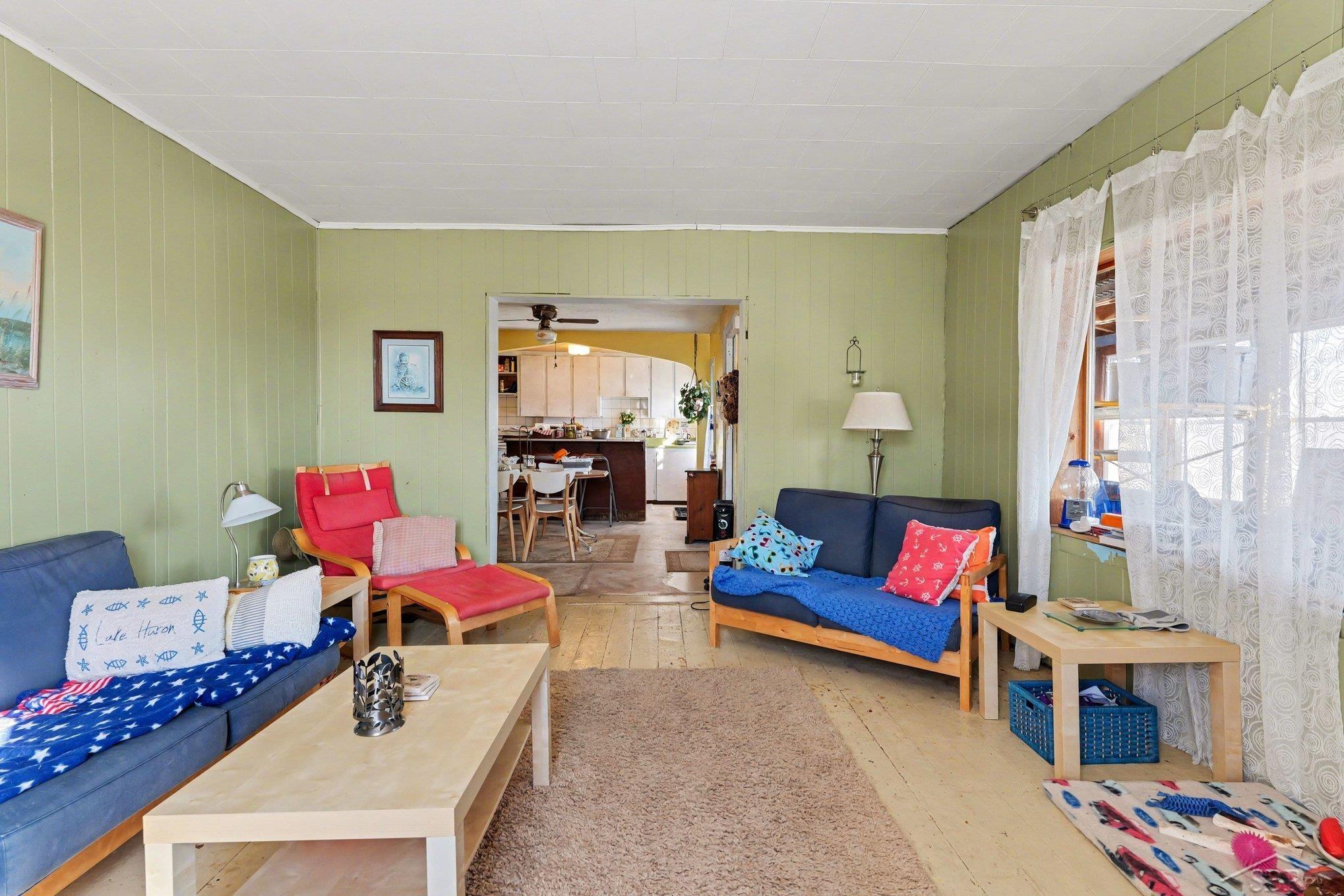 5183 N Lakeshore Road