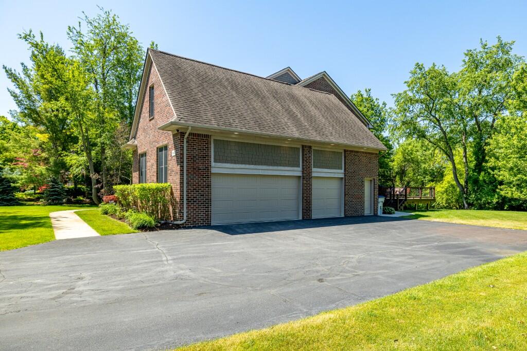 8061 Pine Ridge Court