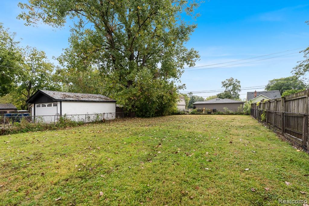 Warren City, Michigan 48089, United States, 2 Bedrooms Bedrooms, ,1 BathroomBathrooms,Residential,Active,215118