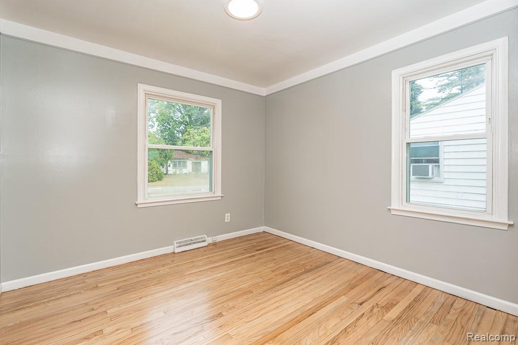 Warren City, Michigan 48089, United States, 2 Bedrooms Bedrooms, ,1 BathroomBathrooms,Residential,Active,215118