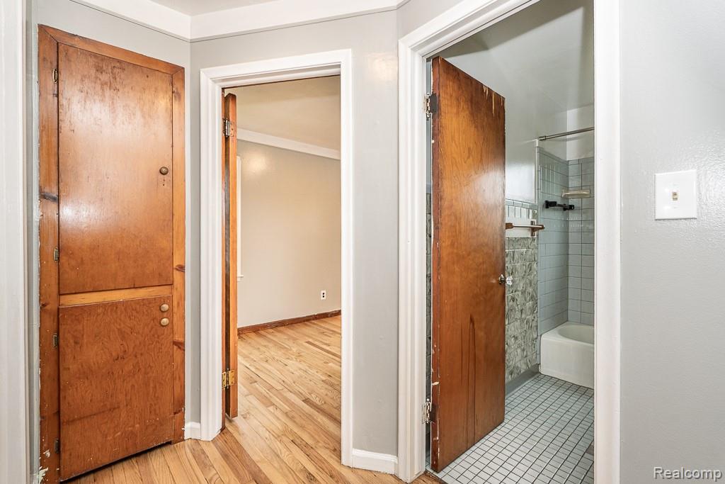 Warren City, Michigan 48089, United States, 2 Bedrooms Bedrooms, ,1 BathroomBathrooms,Residential,Active,215118