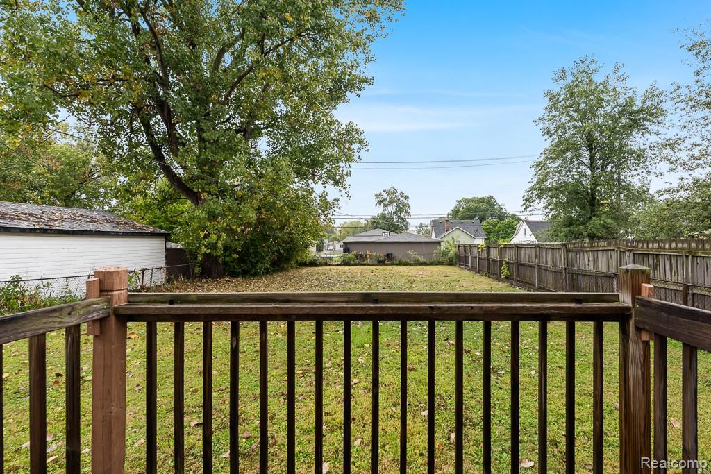 Warren City, Michigan 48089, United States, 2 Bedrooms Bedrooms, ,1 BathroomBathrooms,Residential,Active,215118